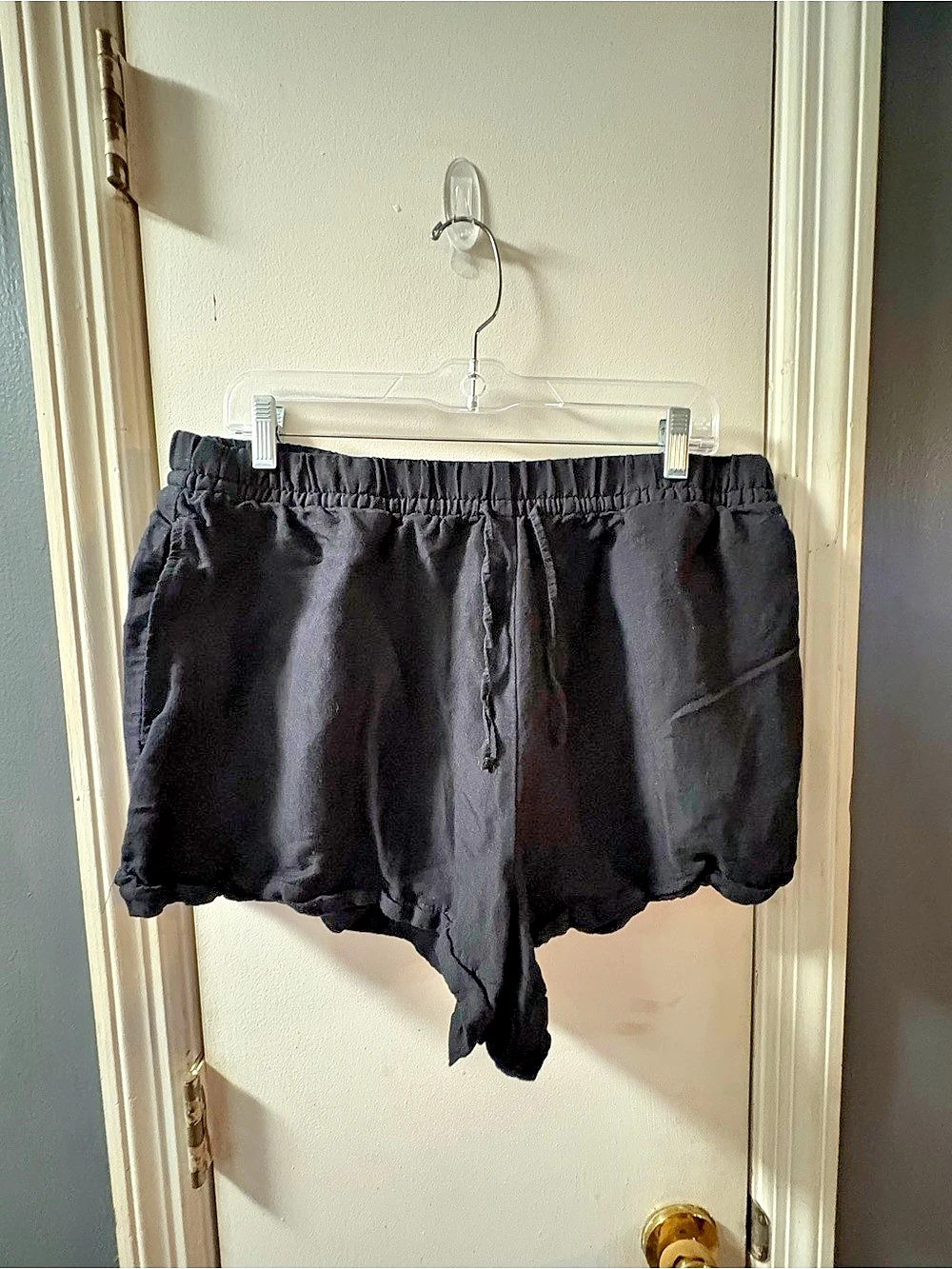 H&M Black linen blend shorts with drawstring waist, size L